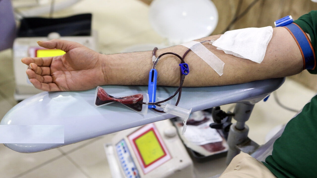 مردم ايلام در فصل سرد سال با اهداي خون ياري رسان بيماران باشند