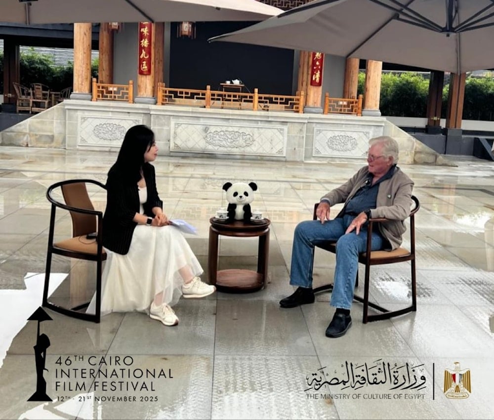 حسين فهمي يشارک في "الباندا الذهبيه" بالصين