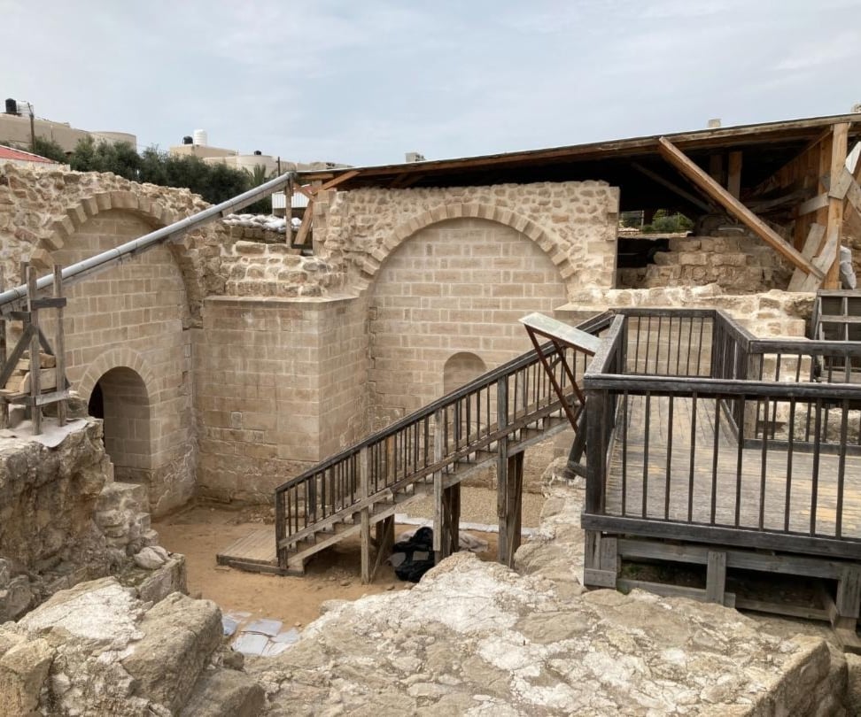 مؤسسه دينيه فرنسيه: أنقذنا آثاراً في غزه تعدّ کنزاً ثميناً جداً