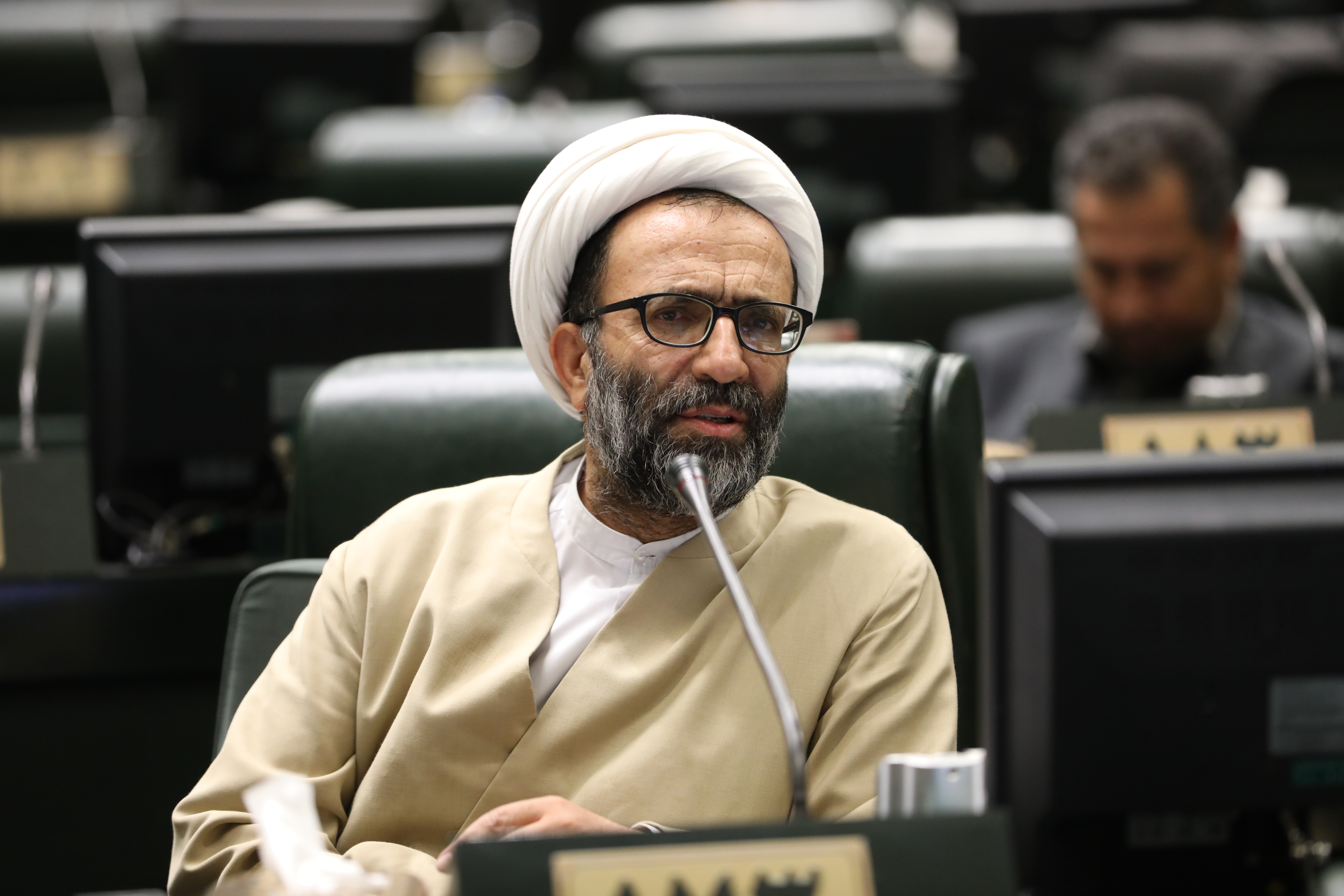 رئیس جمهور یک فرمانده واحد برای تیم اقتصادی تعیین کند