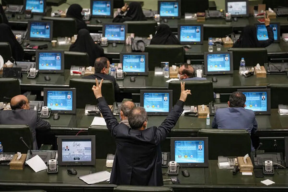 نامه انتقادی تعدادی از نمایندگان مجلس به آیت‌الله آملی لاریجانی درباره مواضع یکی از اعضای مجمع تشخیص مصلحت نظام