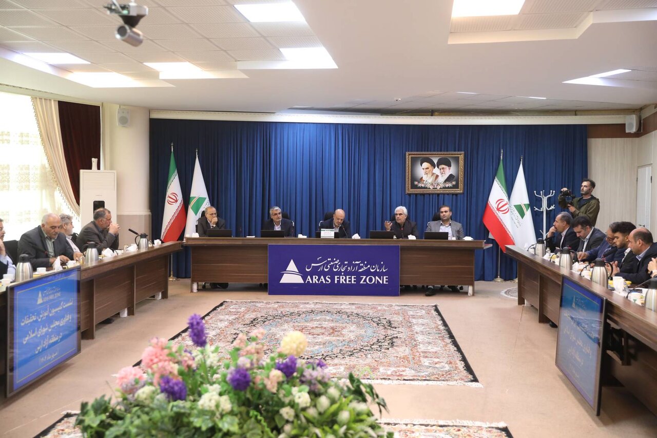 منادي: بازگشت دانشجويان ايراني و توسعه علمي منطقه آزاد ارس در اولويت کميسيون آموزش