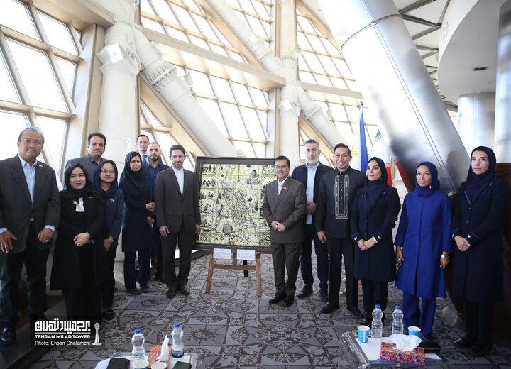 اهداي نقشه تاريخي فيليپين به موزه شهرداري برج ميلاد