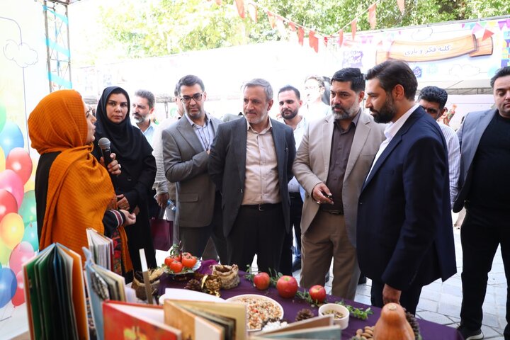 بازديد مديران ارشد شهري از جشنواره شهرکودکي در بوستان شهر منطقه 12