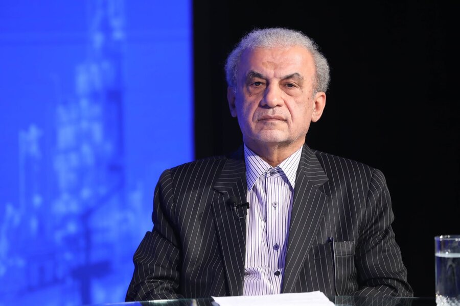 رد اختلاف‌نظر بین صنعت‌ پالایش و دولت/ قیمت خوراک پالایشگاه‌ها تا دی‌ امسال با همکاری وزارت نفت و انجمن صنعت پالایش اصلاح می‌شود