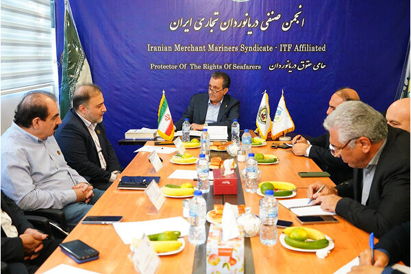 گفتگوي مديرعامل سازمان بنادر و دريانوردي با اعضاي انجمن صنفي دريانوردان