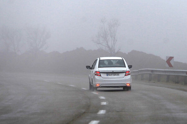 مه‌گرفتگی و بارش باران در برخی از محورهای استان‌های اردبیل و گیلان
