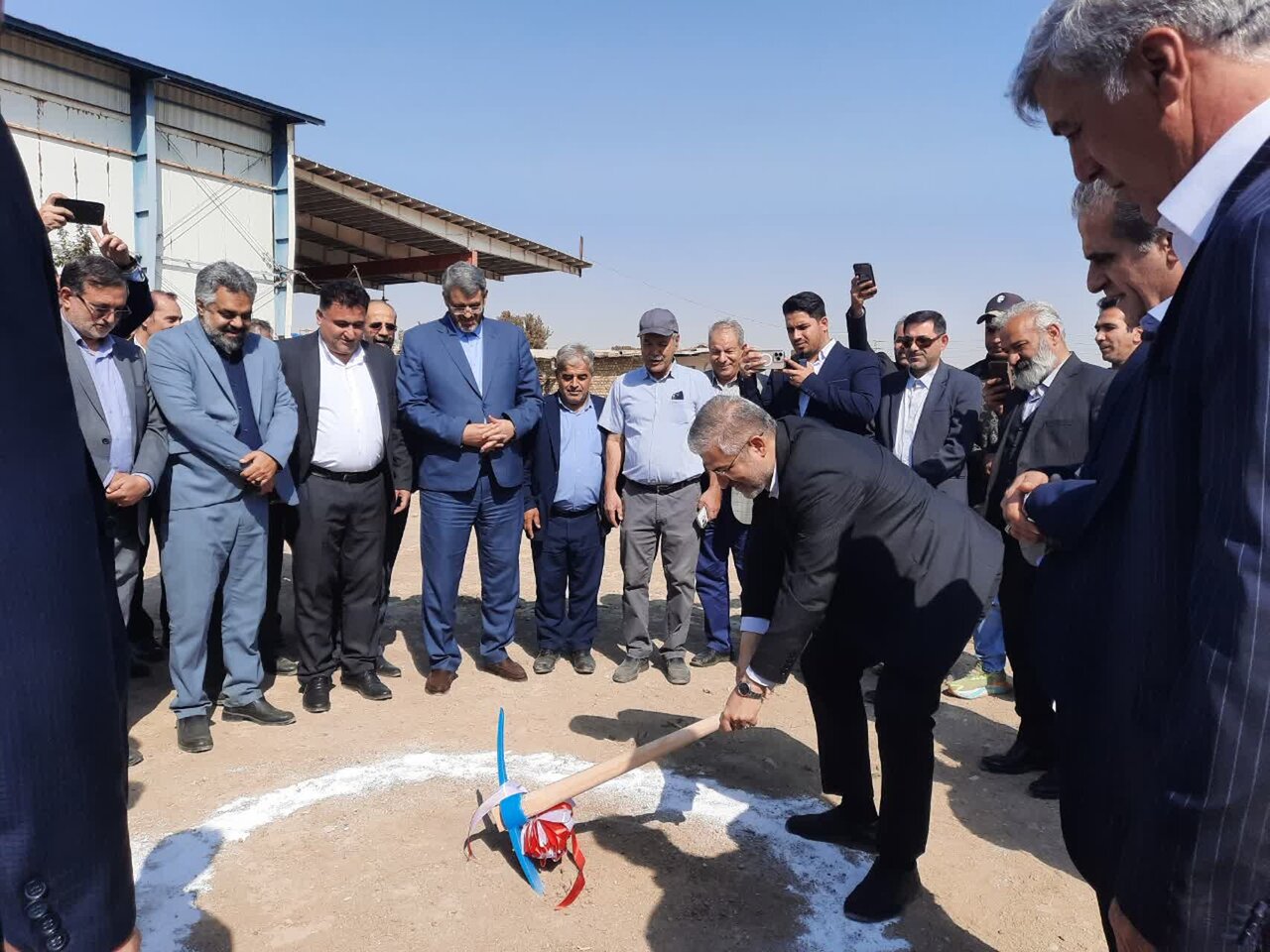 کلنگ‌ احداث سردخانه 12 هزارتني بالاي صفر شهريار به زمين زده شد