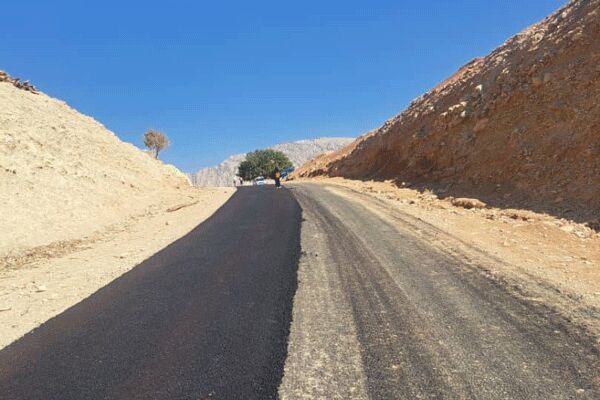 آغاز عمليات آسفالت راه‌هاي روستايي 850 خانوار در ديشموک / پروژه 280 ميلياردريالي راهداري در فاز تکميل