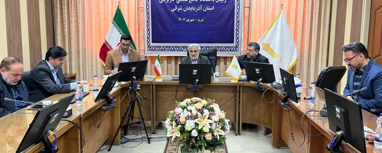 نشست تخصصي جعفري‌آذر با مسئولان استاني براي تقويت جايگاه شغل مددکاري اجتماعي