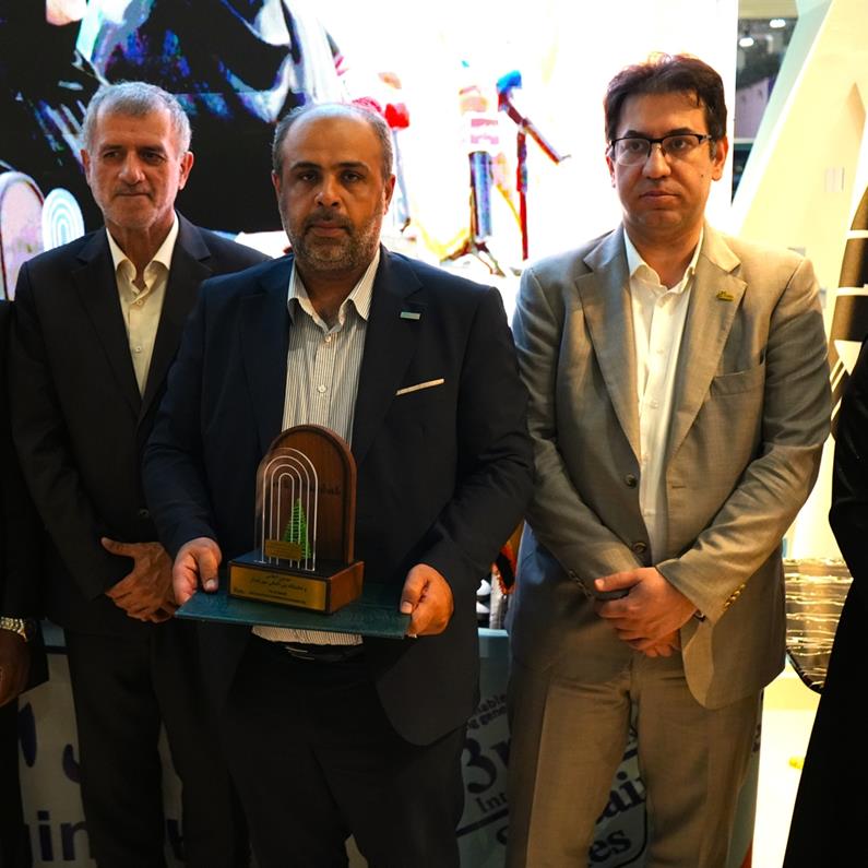 بيمه‌ دي غرفه برتر سومين نمايشگاه بين‌المللي شهر پايدار کيش شد