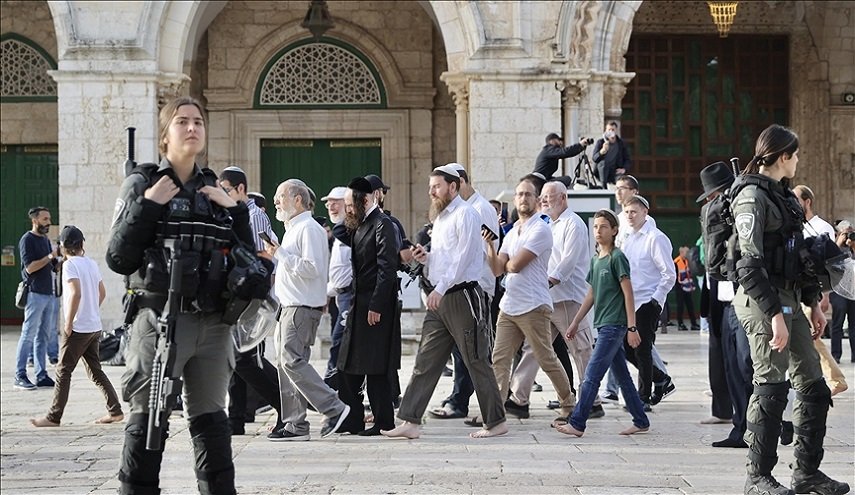 هتک حرمت ده‌ها شهرک‌نشین با یورش به مسجدالاقصی