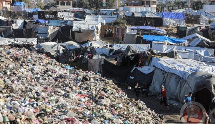 فاجعه بزرگ انساني؛ اسرائيل زباله و پسماندهاي ساختماني را در غزه تخليه مي‌کند