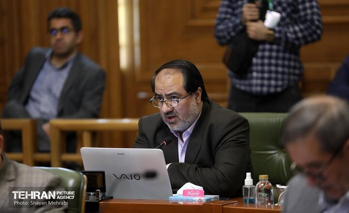 راه‌اندازی ایستگاه‌های جدید مترو، ارتقا سیستم‌های کنترل ترافیک و افزایش تعداد اتوبوس‌ها در کارنامه 4 ساله شهرداری/ براساس مستندات نقد کنیم