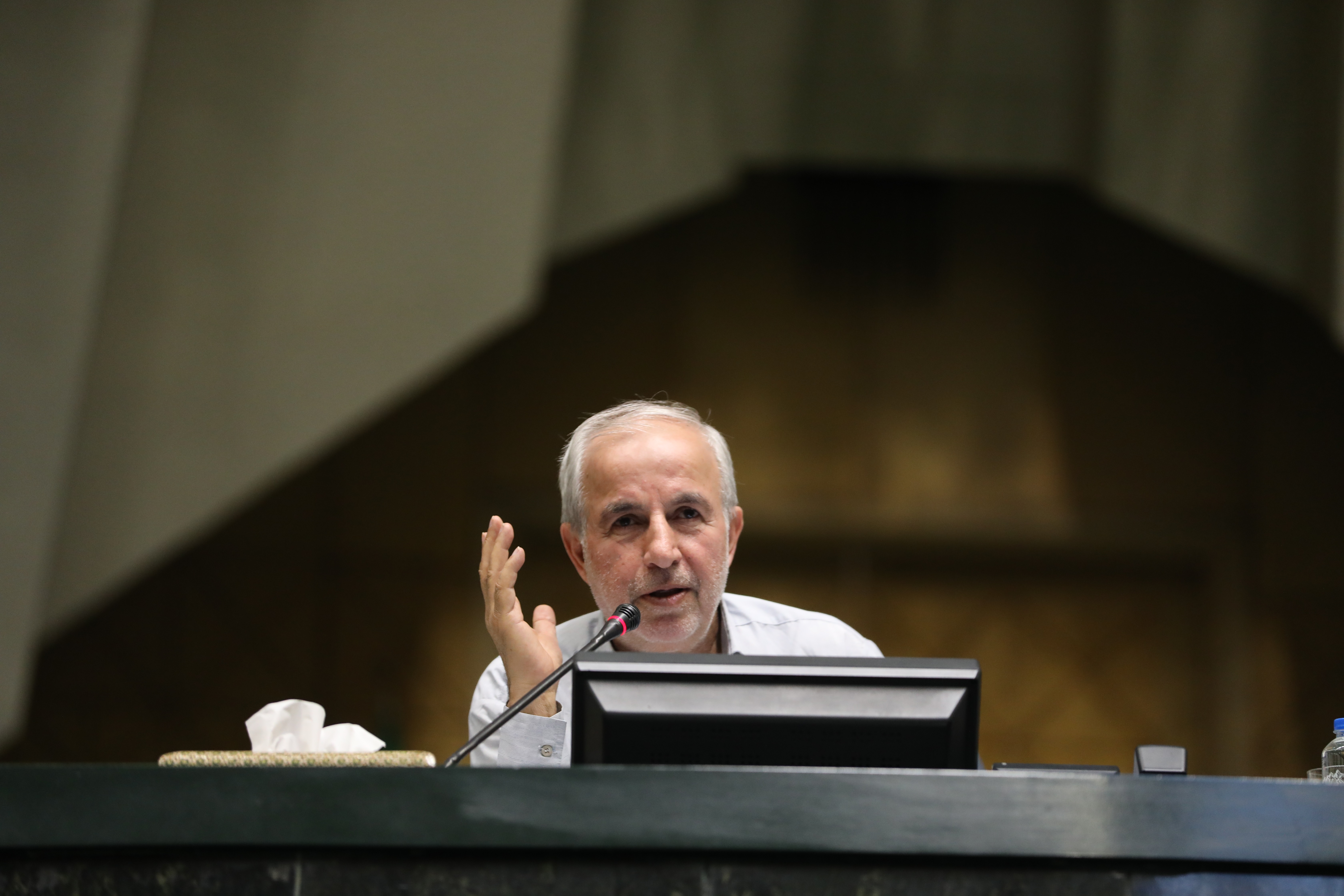 لزوم اجرای کامل قانون کالابرگ الکترونیک/ مسئولان فاصله خود با مردم را کاهش دهند