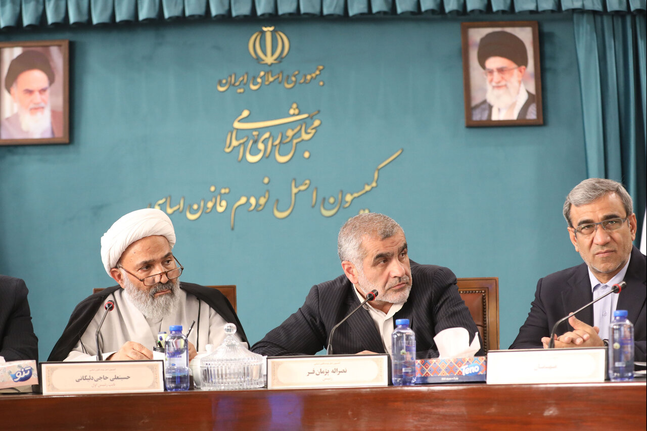 پيگيري مصوبات سفر به مشهد؛ از احداث پارکينگ در اطراف حرم تا تعيين تکليف پروژه‌هاي عمران شهري