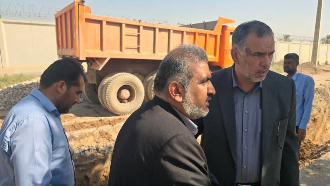 مشکلات فاضلاب و آب روستاهاي کارون در مسير حل شدن قرار گرفت/ اعتماد مردم اهواز نبايد قرباني منافع پشت‌پرده شوراي شهر شود / پيگيري ميداني پروژه‌هاي کارون و عين‌دو در دستور کار است