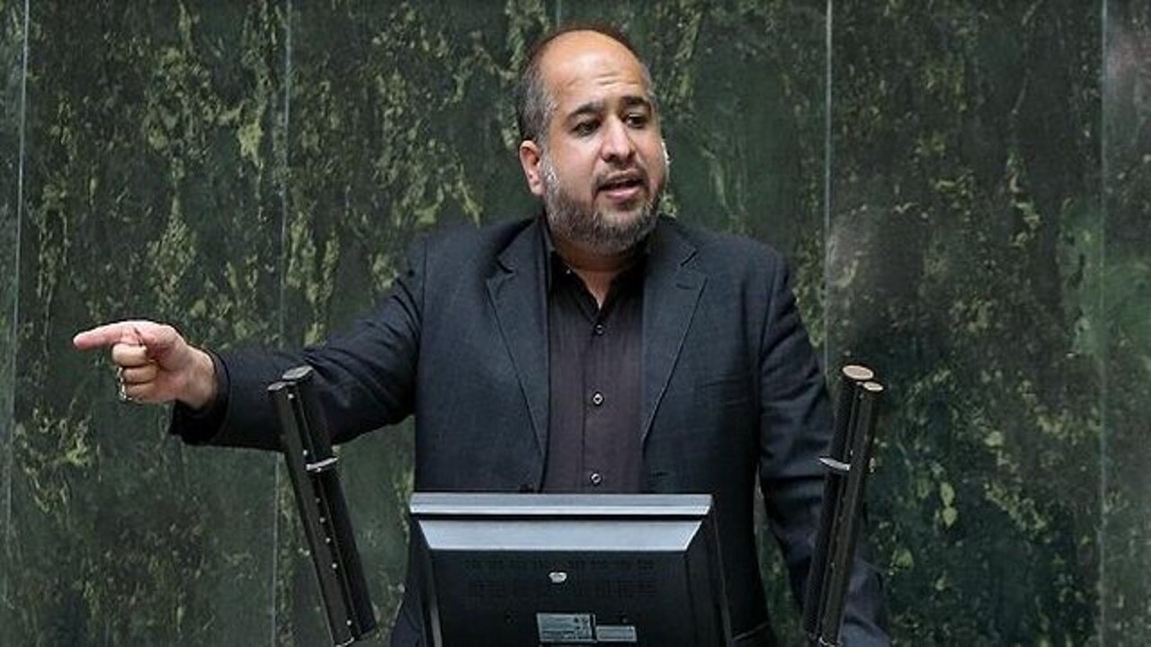 سفره‌ای در اطراف رئیس‌جمهور پهن شده که خودش از آن بی‌خبر است