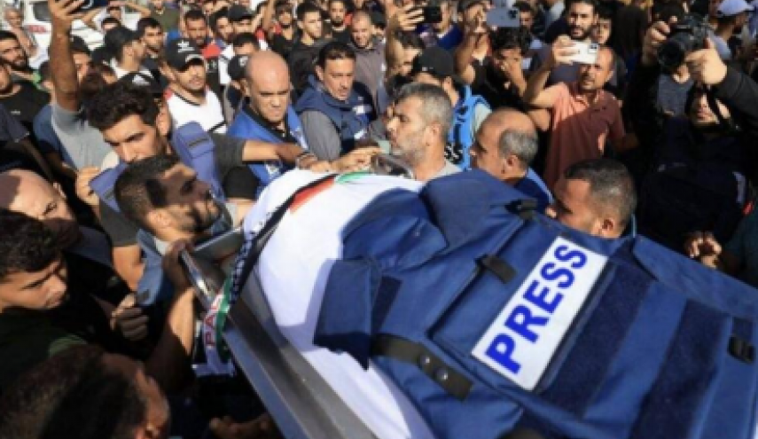 ترور هدفمند در غزه؛ شهادت یک روزنامه‌نگار و همسرش در حمله هوایی رژیم صهیونیستی/ شمار شهدای خبرنگار به 256 نفر رسید