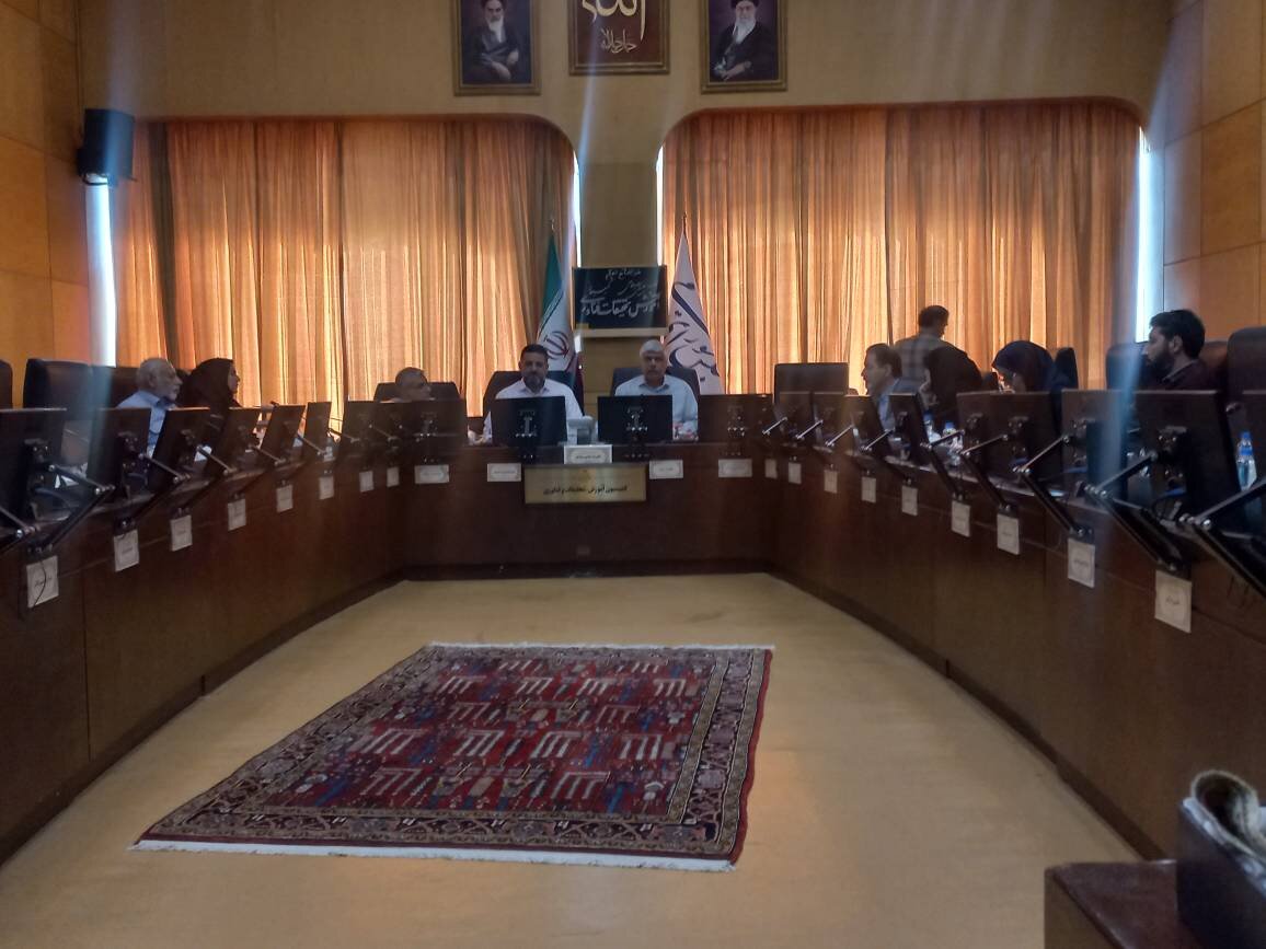 وزارت صمت موظف به ارائه گزارش تفصيلي حمايت از شرکت‌هاي دانش‌بنيان و صنايع تجديدپذير شد/ گزارش وزارت بهداشت توصيفي و فاقد آمار دقيق بود