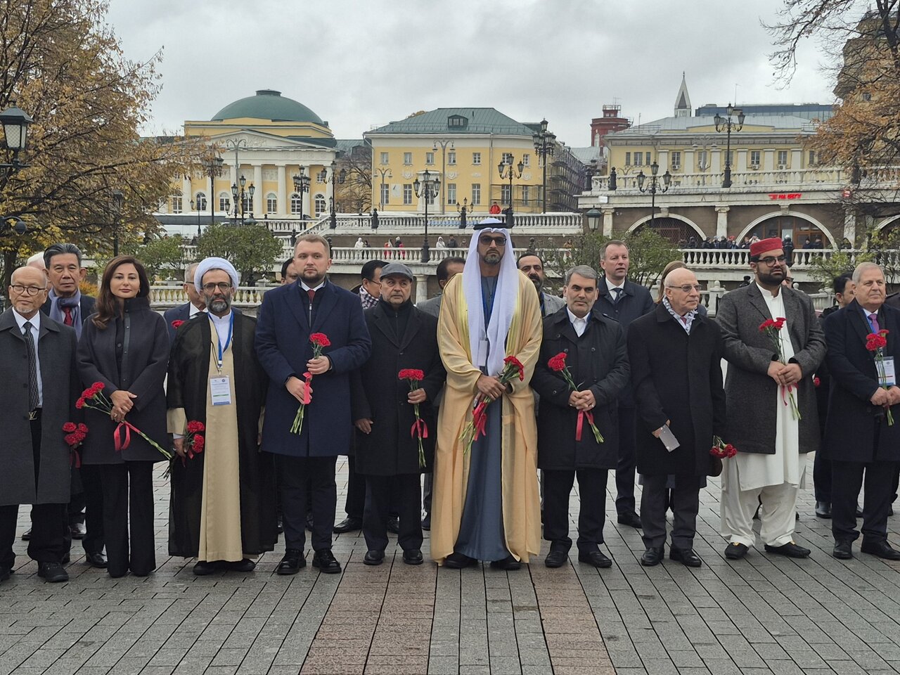 اداي احترام هيأت پارلماني ايران به قربانيان جنگ در روسيه پيش از آغاز نشست APA