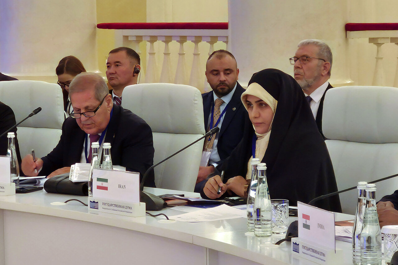 فرهنگ اسلامي و بومي عامل پايداري ملت‌ها در برابر جنگ و يک‌جانبه‌گرايي است