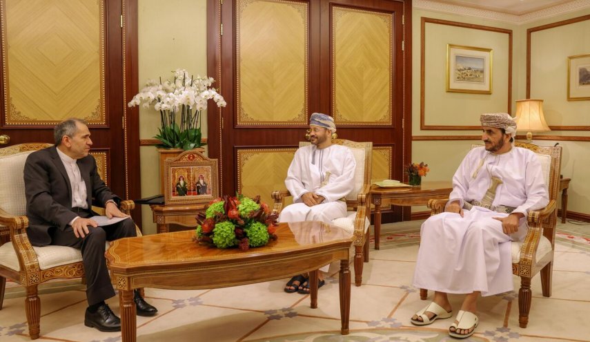 تخت‌روانچی با وزیر امور خارجه عمان دیدار کرد