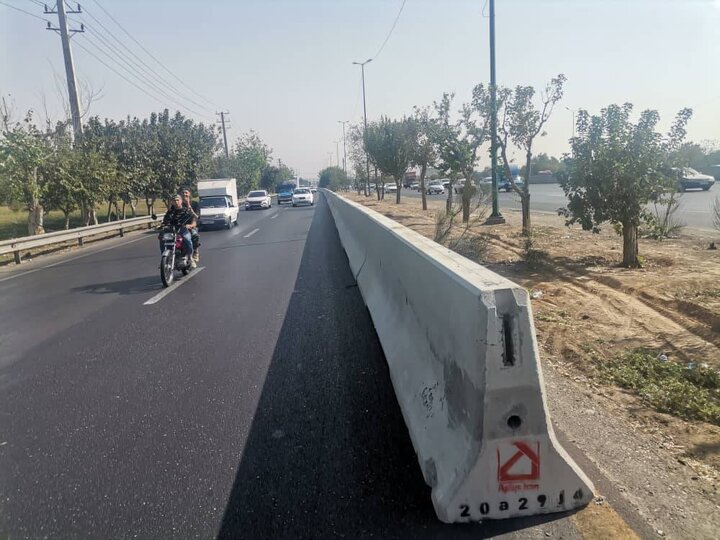 ايمن‌سازي محور آزادگان با نصب نيوجرسي در محدوده منطقه 19