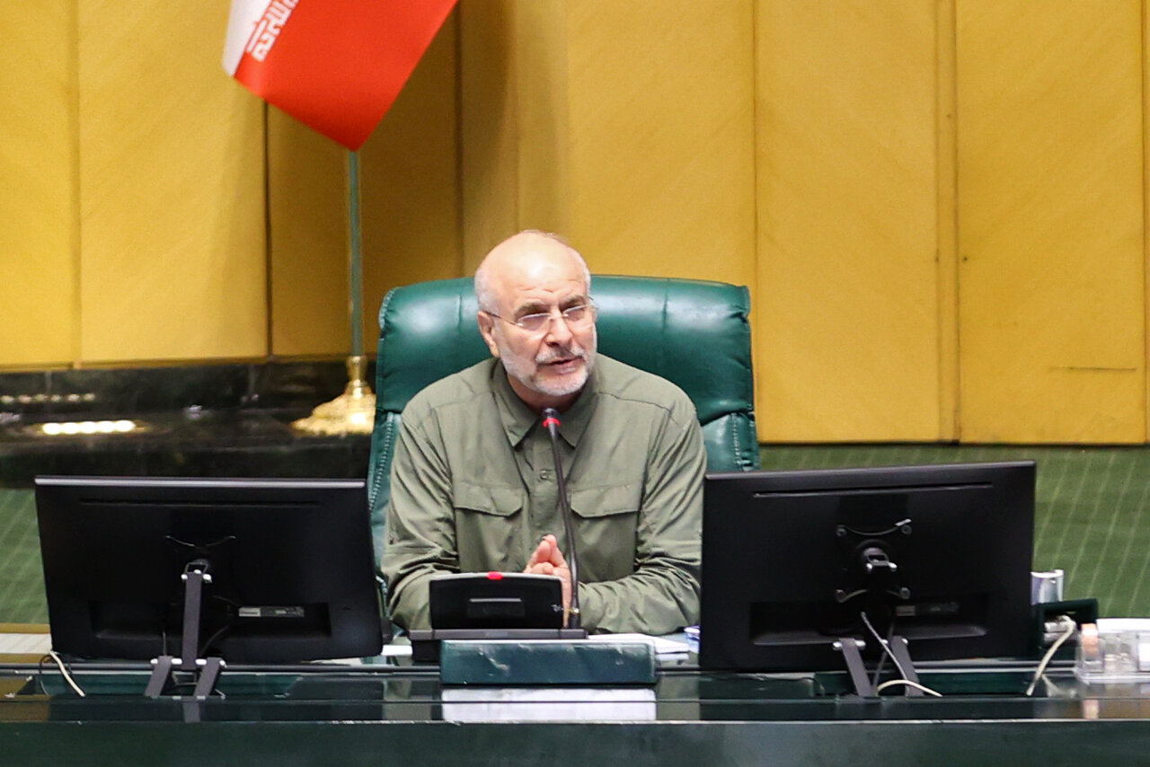 اطلاعات غلط را نه در جلسات مجلس بدهید و نه از تریبون/هر پلتفرم خارجی برای فعالیت رسمی در داخل باید ضوابط را بپذیرید