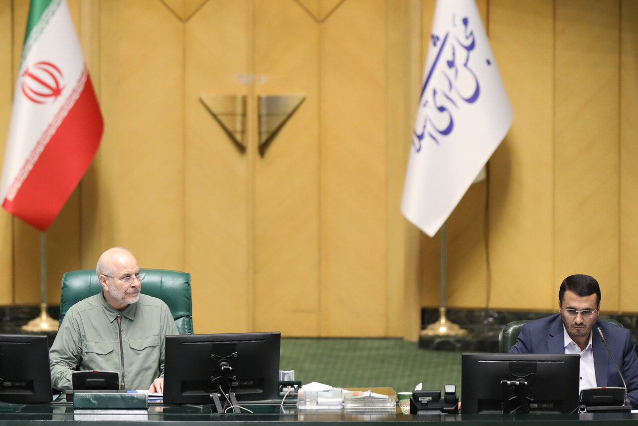 کوچک زاده: قراردادهاي خارجي بايد به تصويب مجلس برسد/ قاليباف: معاهده ها ابتدا امضا و سپس توافقنامه آن براي تصويب به مجلس ارائه مي شود