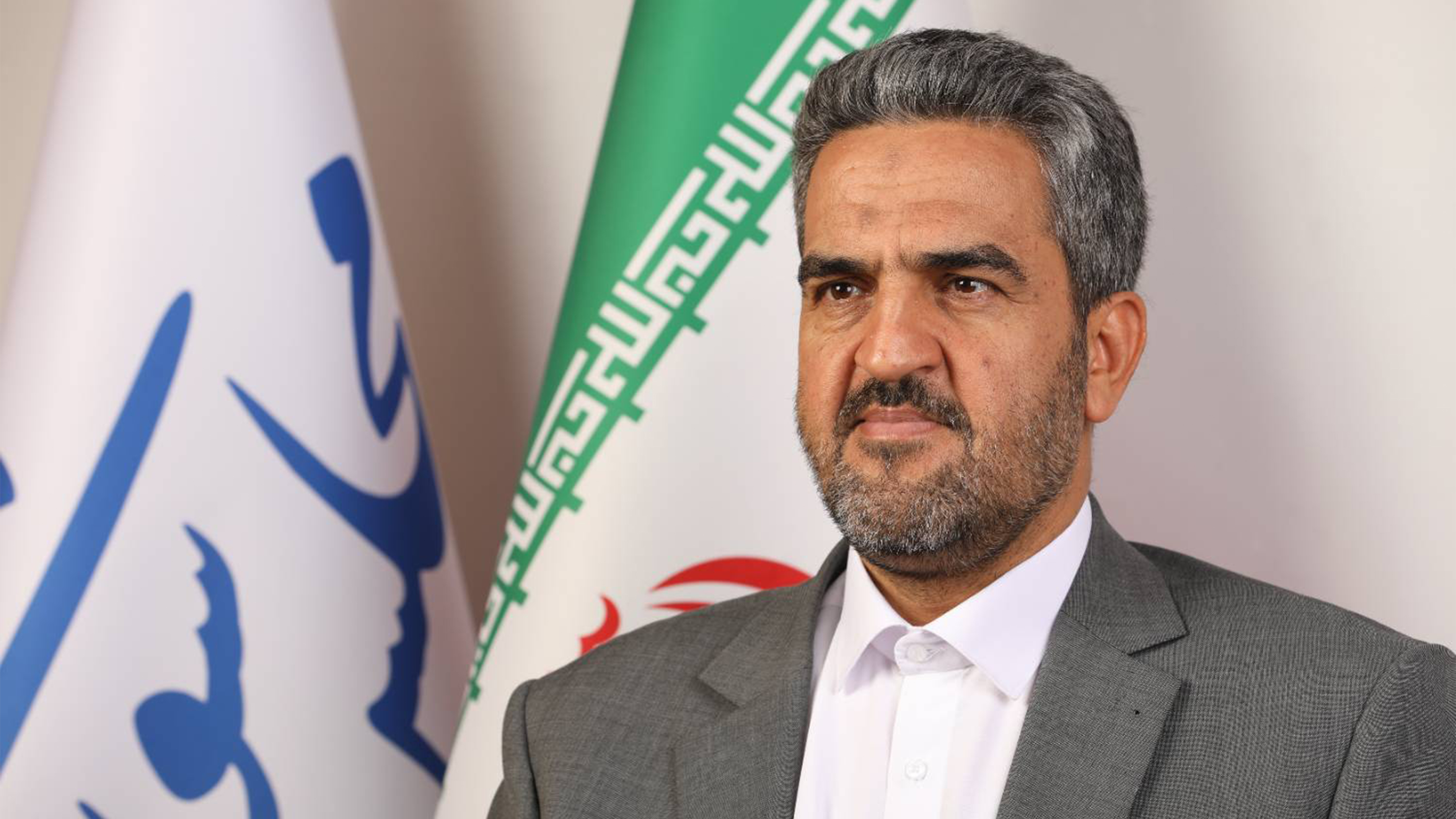 هیچ کجای دنیا ارز در چهارراه ها خرید و فروش نمی شود/ بانک مرکزی یکی از عوامل فروش ارز است