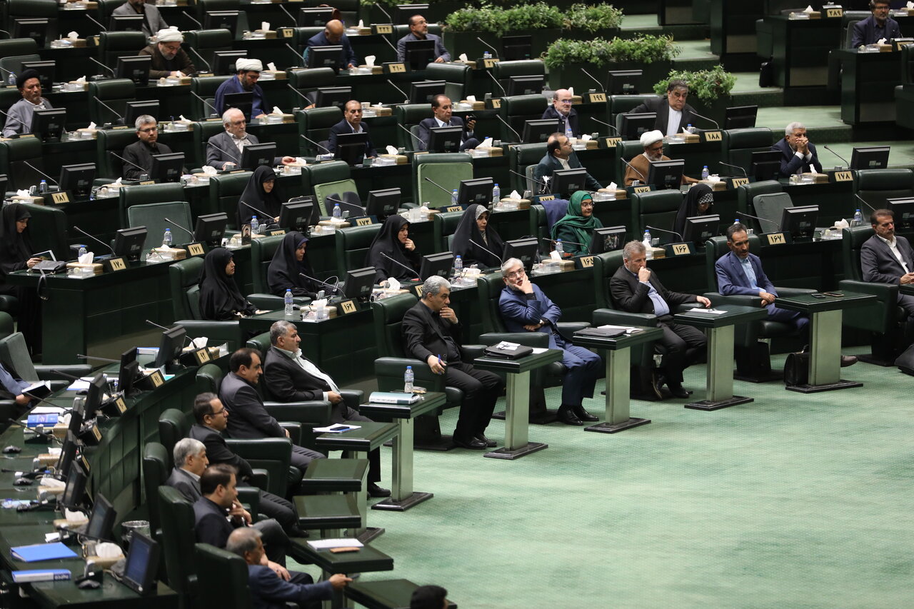 اقناع مشروط نماینده قم از وزیر علوم/ تعیین مهلت 3 ماهه برای وزیر جهت مشارکت دهی دانشگاه‌ها در حل مسائل کشور