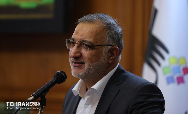 زاکانی به صحن شورا آمد