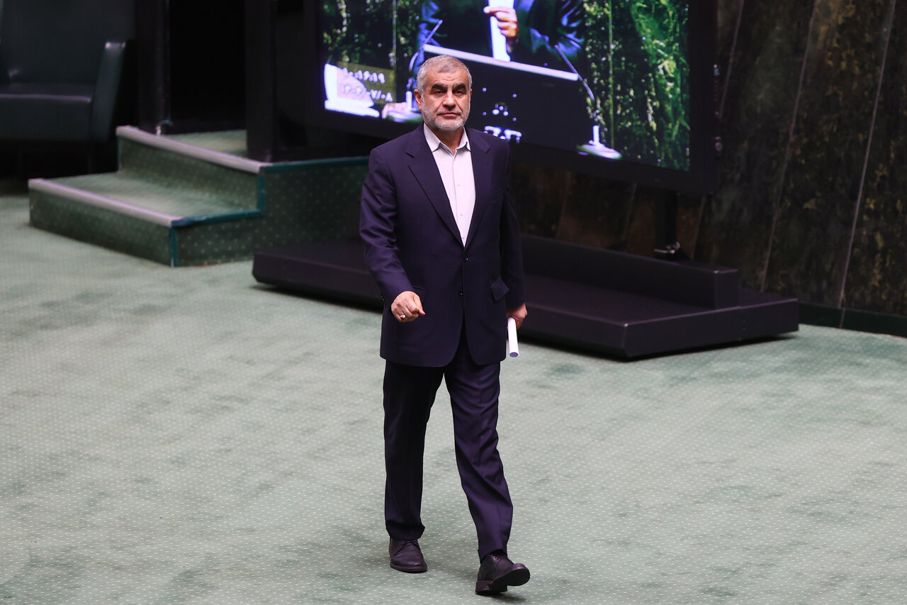 قانون تسهیل کسب و کار در عمل اجرایی نشده است/ امضاهای طلایی و بروکراسی مانع رشد اقتصادی است