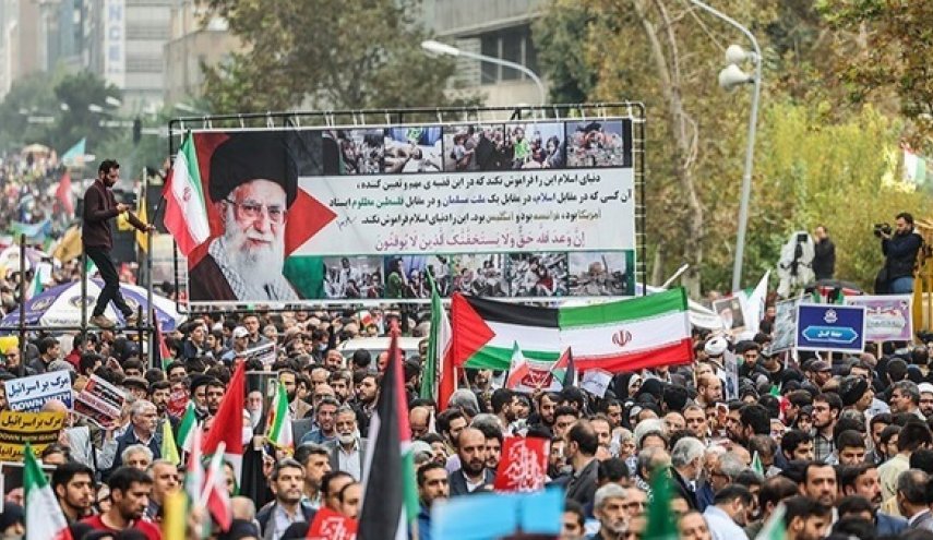 برگزاری راهپیمایی 13 آبان در سراسر کشور/ نمایش موشک و سانتریفیوژهای ایرانی در حاشیه راهپیمایی