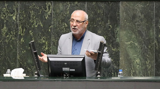 چرا وزیر اقتصاد از اختیارات قانونی خود برای حل مسایل اقتصادی استفاده نمی‌کند