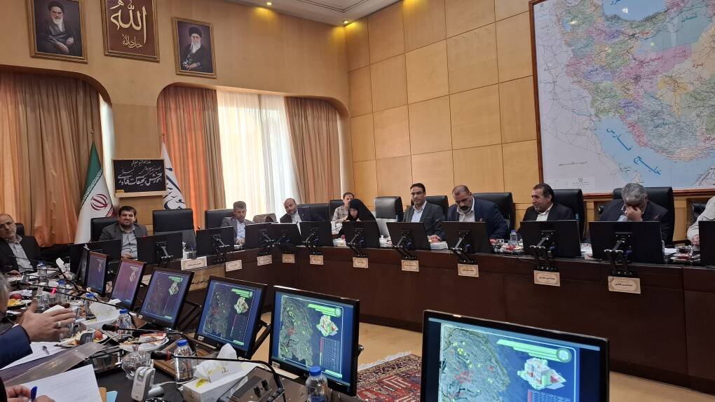 خوزستانِ نفت‌خيز، مدارسِ کانکسي و تخريبي دارد/ فاصله شاخص‌هاي آموزشي خوزستان با ميانگين کشور نگران‌کننده است/ مسئوليت اجتماعي شرکت‌هاي نفتي در قبال آموزش خوزستان بايد واقعي شود