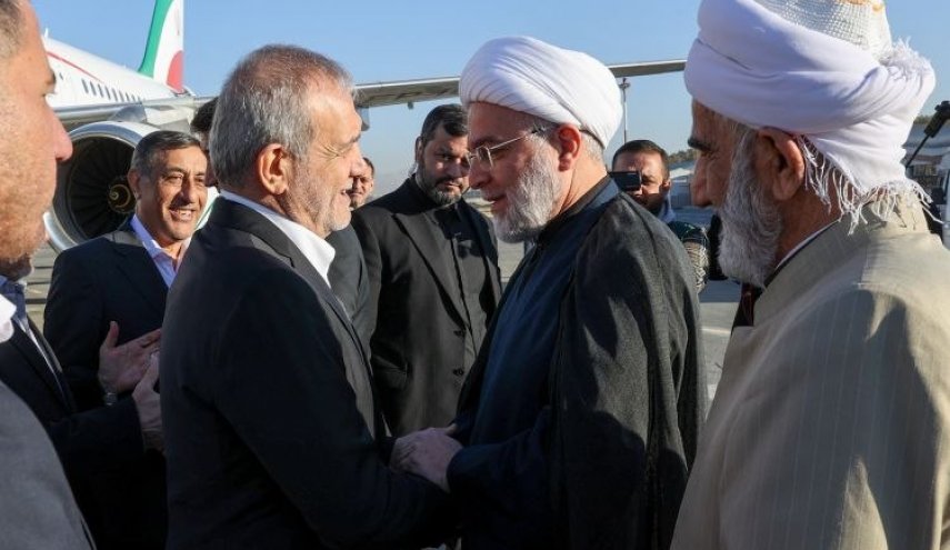 رئیس جمهور وارد سنندج شد