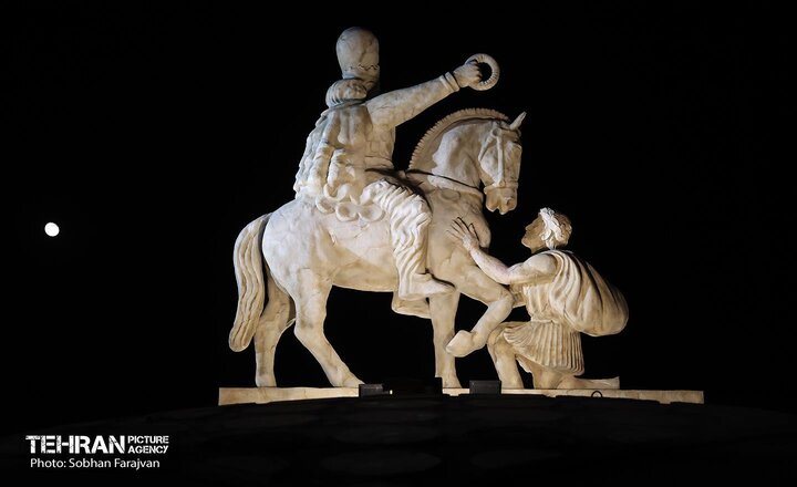 رويداد «شب ايران» در ميدان انقلاب اسلامي