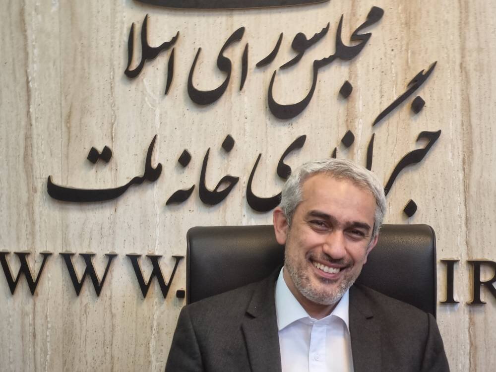 بورس وضعیت متعادلی دارد/ اعتقادی به رها کردن اقتصاد کلان ندارم