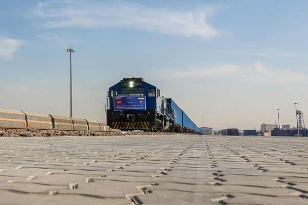 نخستین قطار از روسیه وارد بندر خشک آپرین شد