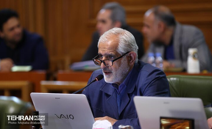 به رخ کشیدن زانو زدن امپراتور روم در برابر پادشاه ایران در شرایط فعلی کشور یک عبادت بزرگ است