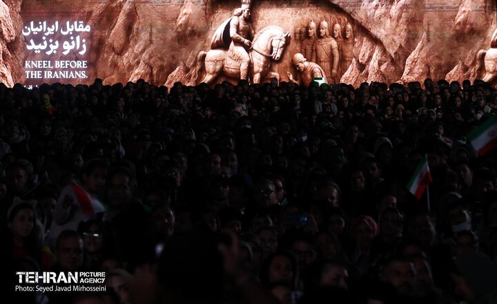 رويداد «شب ايران» در ميدان انقلاب اسلامي