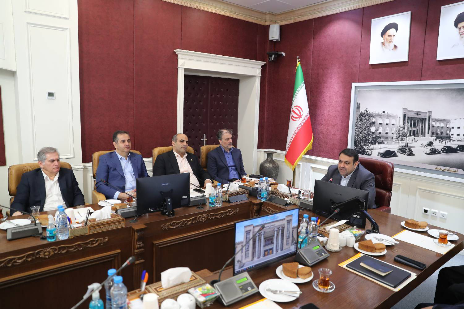 نجارزاده تاکيد کرد: بانک ملي ايران، الگوي شفافيت، تحول و سرعت در خدمات به مشتريان در نظام بانکي کشور