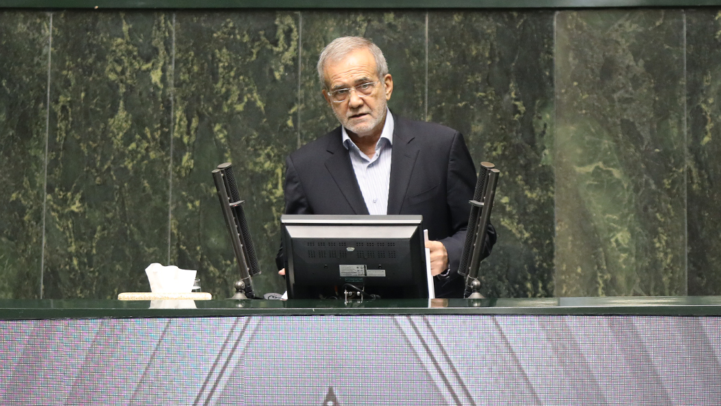 کنترل تورم با تدوین بودجه بدون کسری امکان پذیر می‌شود/ 10 درصد صرفه جویی منابع باعث ذخیره روزانه 900 هزار بشکه نفت و گاز می‌شود