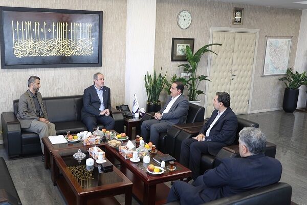 دیدار مدیرعامل شرکت فرودگاه‌ها با استاندار ایلام/ تأکید بر توسعه زیرساخت‌های فرودگاهی استان