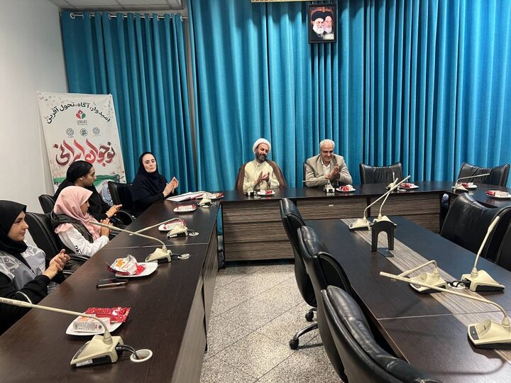 شناسايي ظرفيت‌هاي باشگاه داوطلبان اجتماعي شهر تهران در منطقه 22