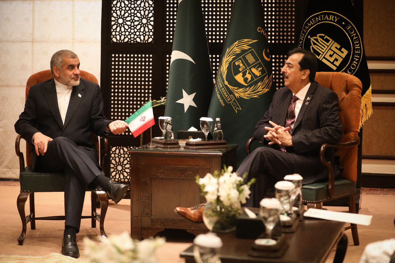 نيکزاد: گروه هاي تروريستي از جانب کشورهاي مدعي حقوق بشر حمايت مي شوند/ يوسف رضا گيلاني: ايران نقش مهمي در ثبات منطقه دارد