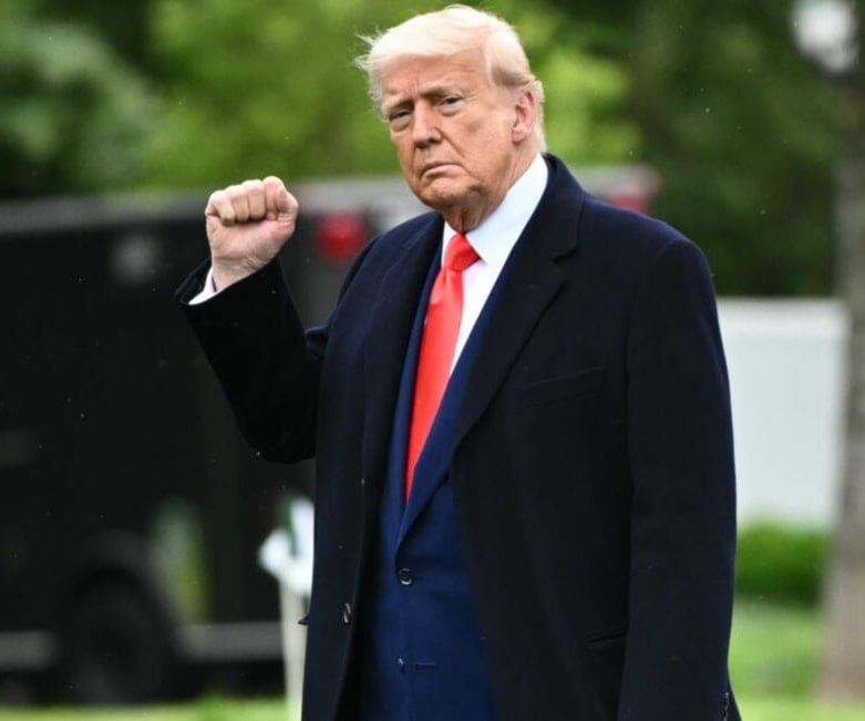 ترامب يوقع على تشريع ينهي أطول إغلاق حکومي في تاريخ الولايات المتحده