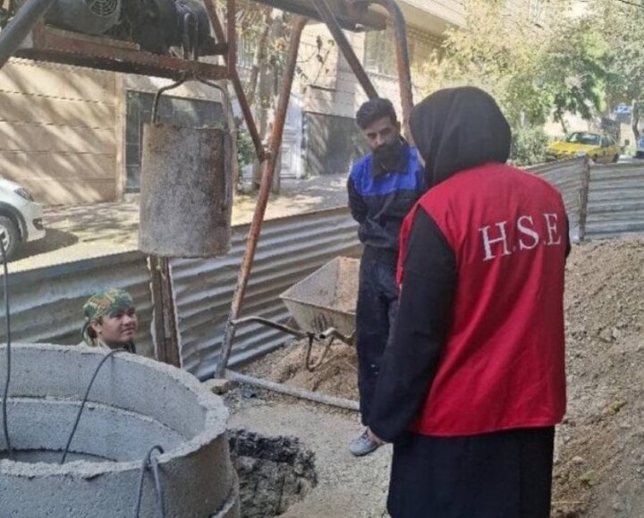 رعايت الزامات ايمني، بهداشت و محيط زيست در عمليات احياي قنوات منطقه 3